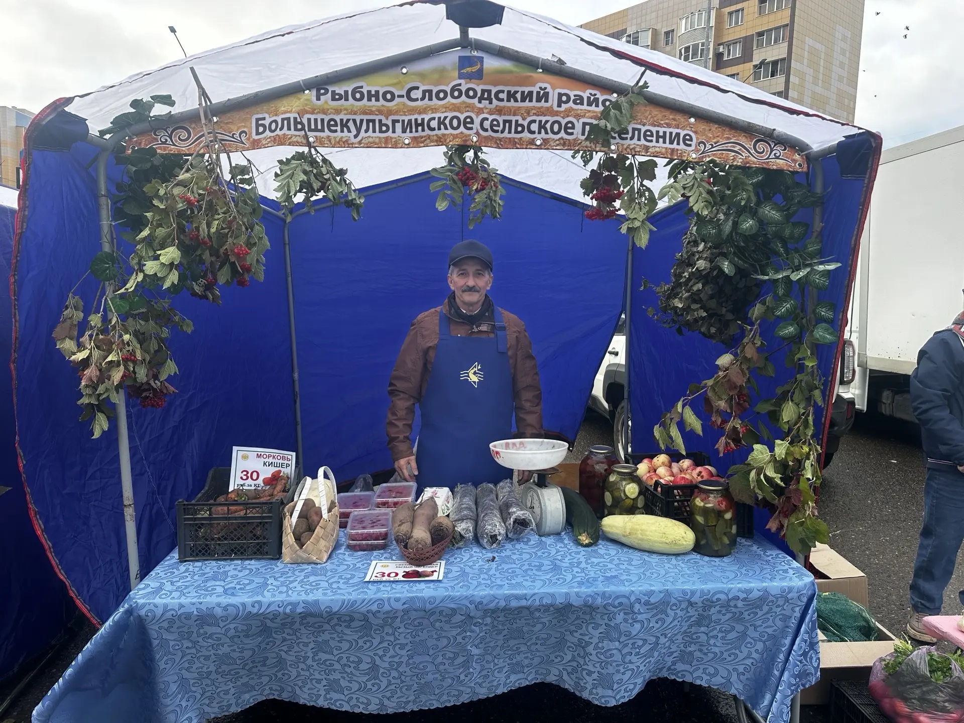 Свою продукцию представили производители из Рыбной Слободы на ярмарке